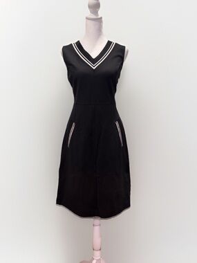 Lands’ End Black A-Line Dress Size 8 Sleeveless V-Neck Preppy Pockets